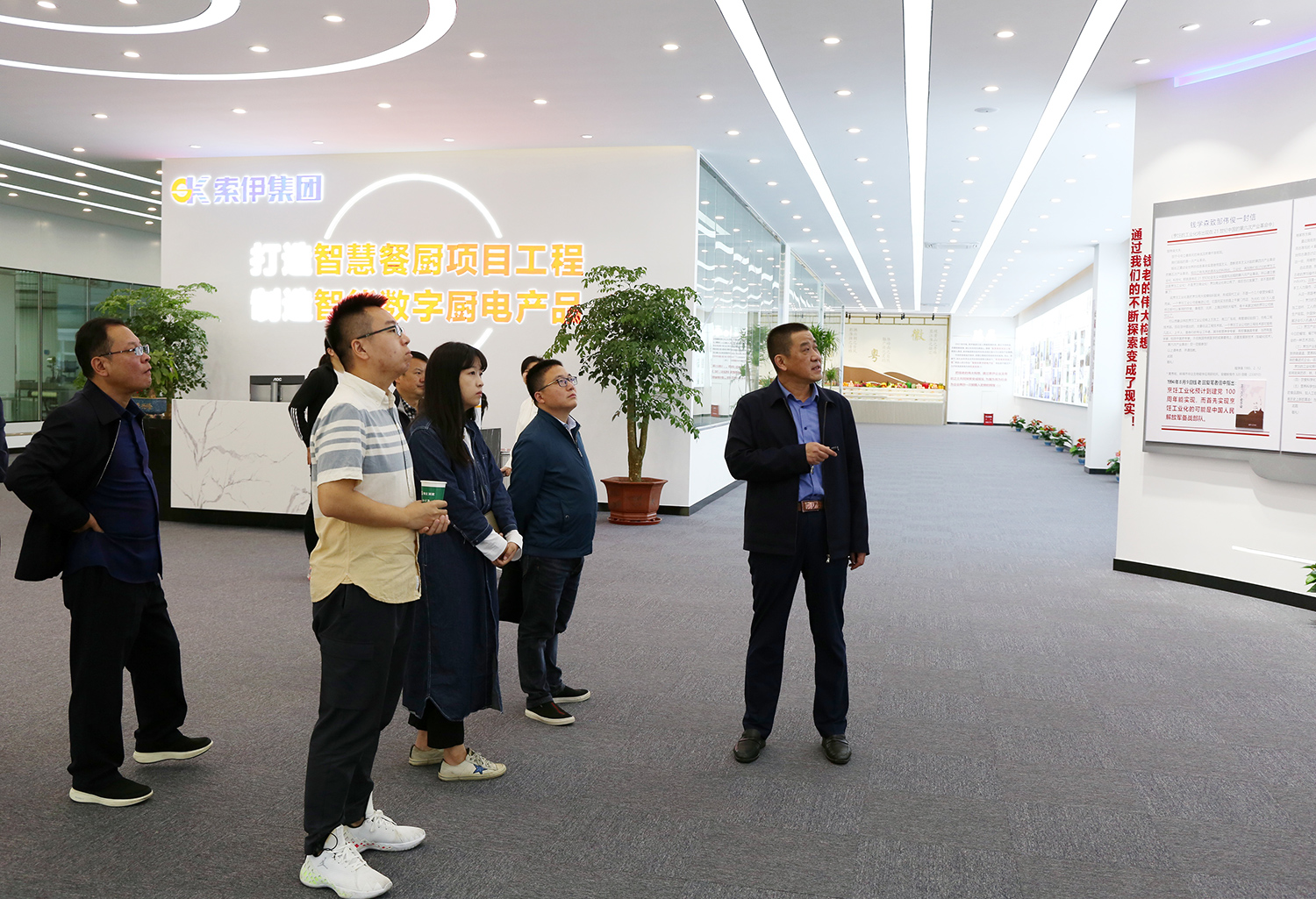讲述退役军人的故事 —— 退役军人事务部宣传中心主任傅雪柳与索伊集团董事长王琼峰座谈